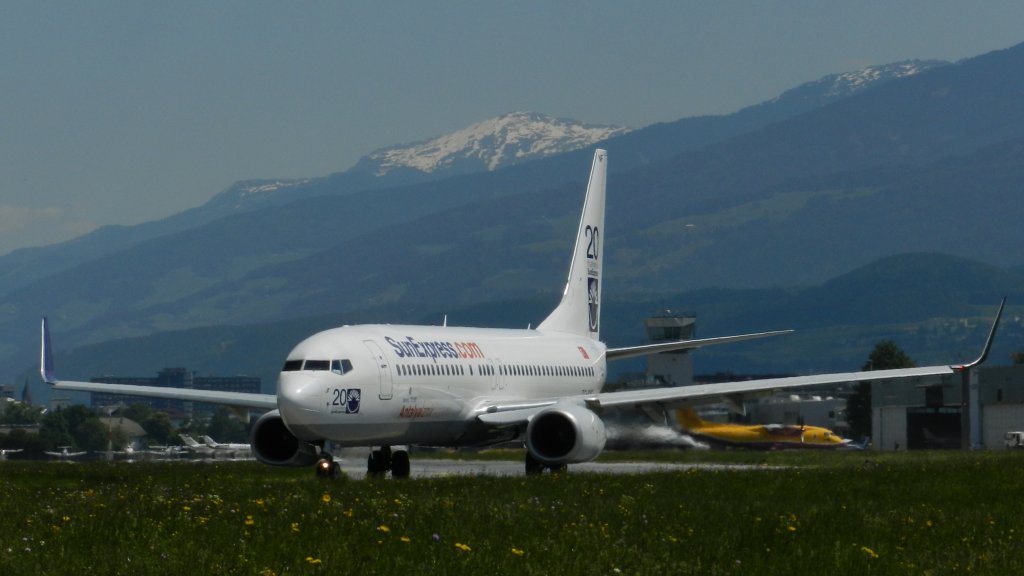 INN Innsbruck-Kranebitten, Austria,
8. Mai 2011, 
SunExpress  Boeing 737-8HC,
TC-SNF, taxiing alpha, Rwy 08 to AYT (Antalya)
