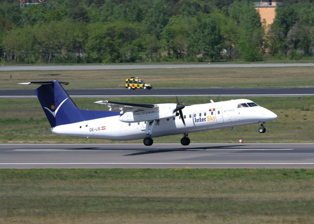 InterSky De Havilland Canada DHC-8-315Q OE-LIE beim Start in Berlin-Tegel am 30.04.2011