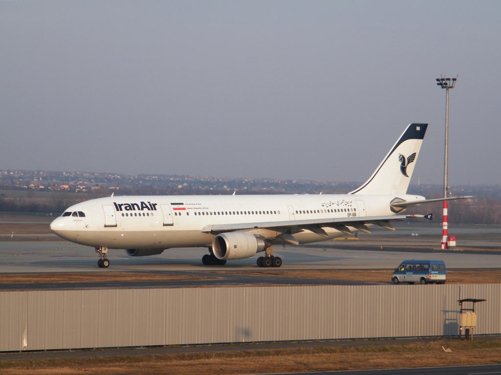 Iran Air EP-IBB (Airbus A300B4-605R) am Flugafen Budapest Ferihegy, Terminal 2, am 09. 03. 2012