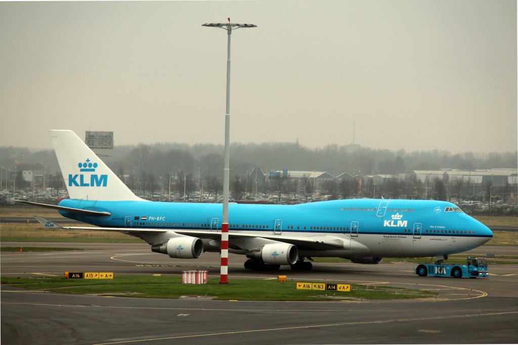 KLM 747-400 PH-BFC Beim Taxeln in Amsterdam [EHAM Netherlands] am 05.01.2013