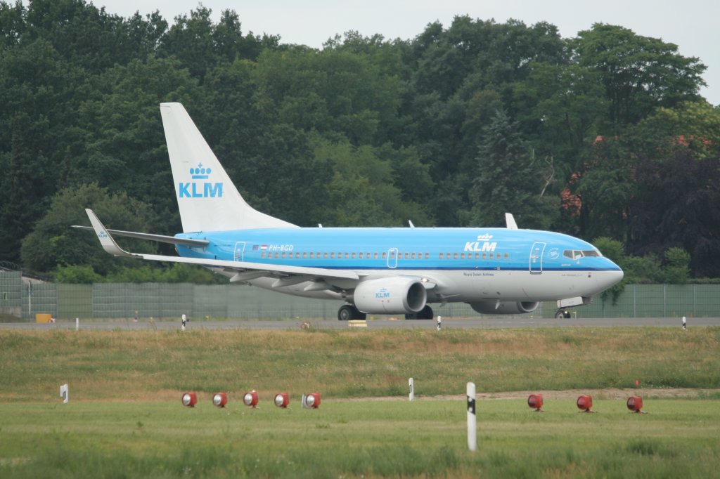 KLM B 737-7K2 PH-BGD kurz vor dem Start in Berlin-Tegel am 18.06.2011
