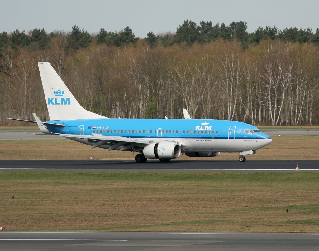 KLM B 737-7K2 PH-BGK nach der Landung in Berlin-Tegel am 15.04.2012