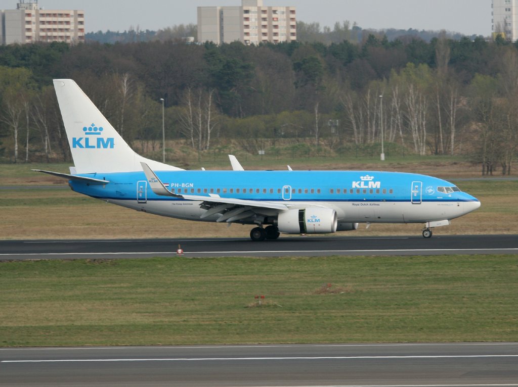 KLM B 737-7K2 PH-BGN nach der Landung in Berlin-Tegel 15.04.2012