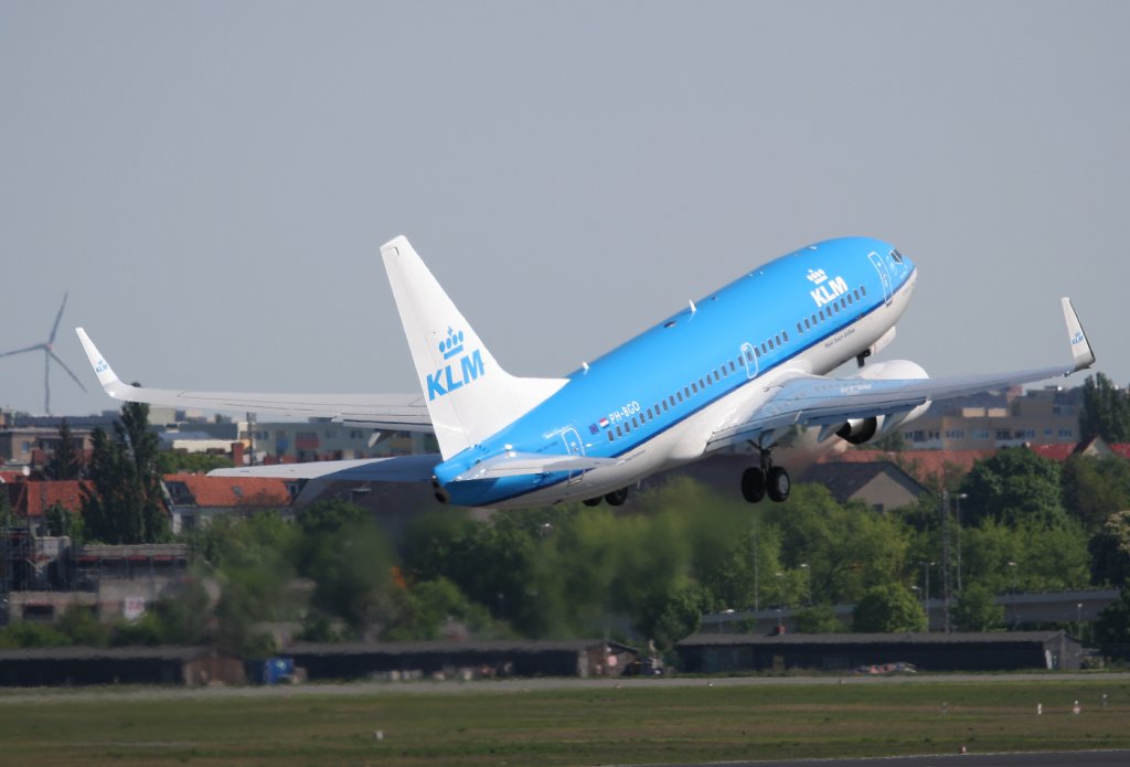 KLM B 737-7K2 PH-BGO beim Start in Berlin-Tegel am 30.04.2011