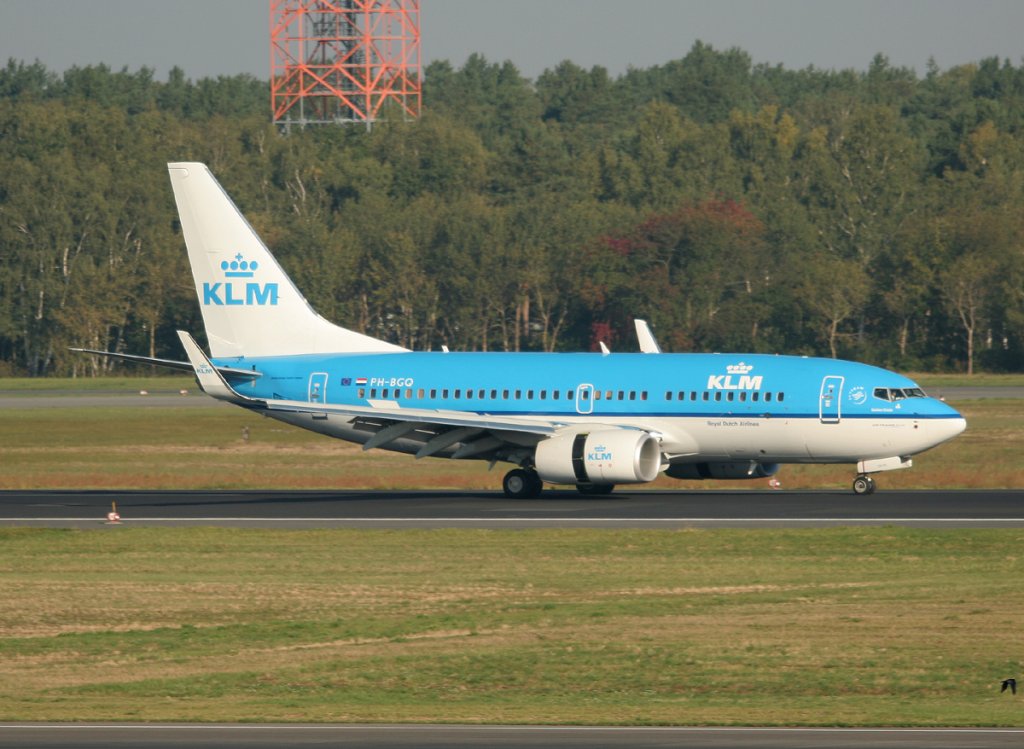 KLM B 737-7K2(WL) PH-BGQ nach der Landung in Berlin-Tegel am 25.09.2011