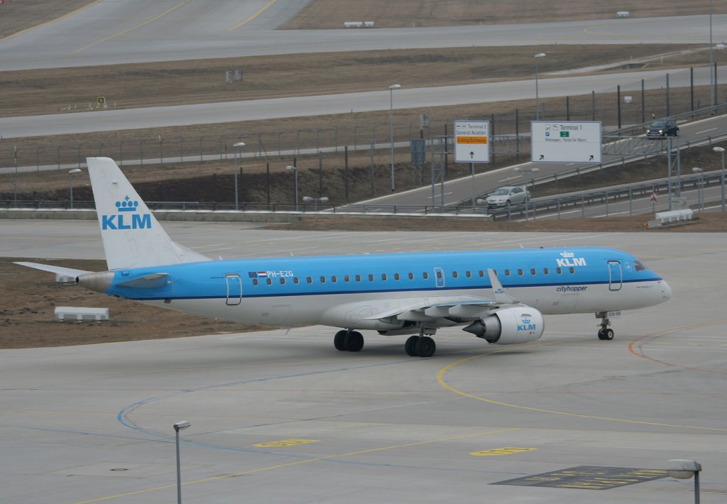 KLM-Cityhopper Embraer ERJ190-100STD PH-EZG an einem sehr trben 10.03.2011 auf dem Flughafen Mnchen