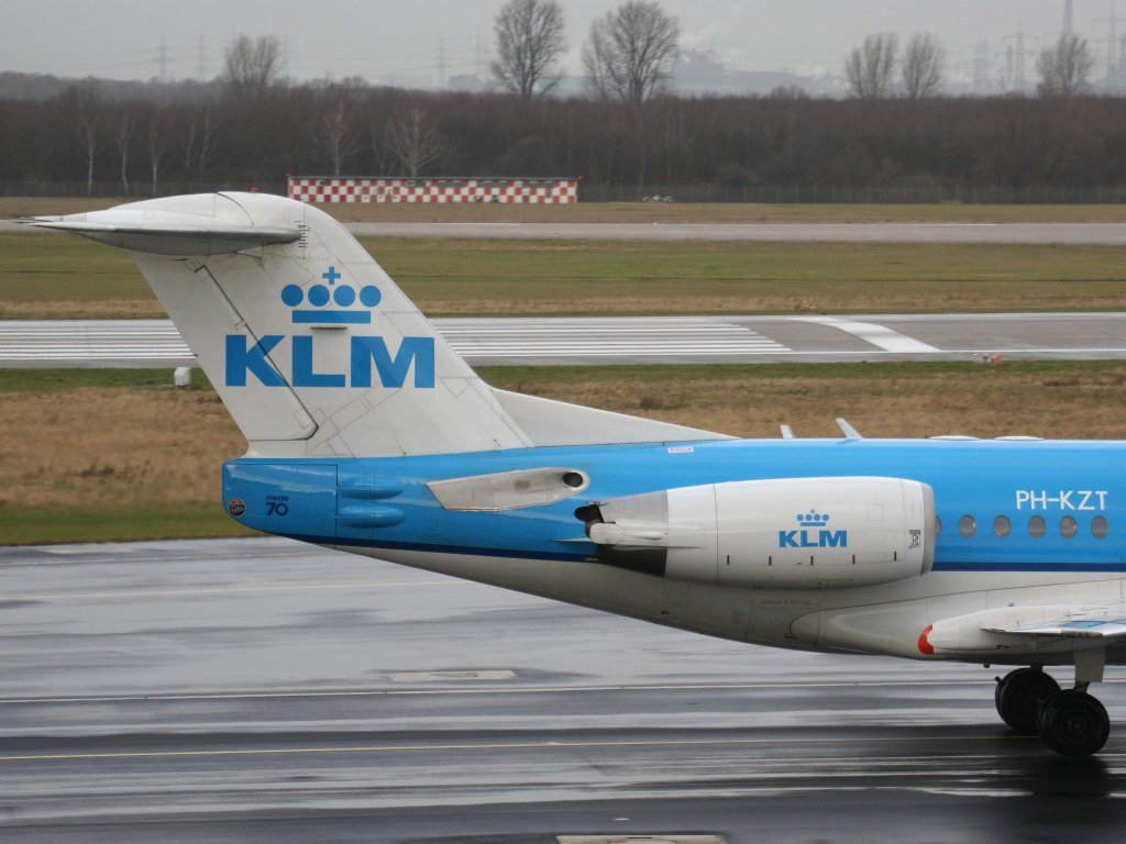 KLM cityhopper, PH-KZT, Fokker, 100 (Seitenleitwerk/Tail), 06.01.2012, DUS-EDDL, Dsseldorf, Germany 