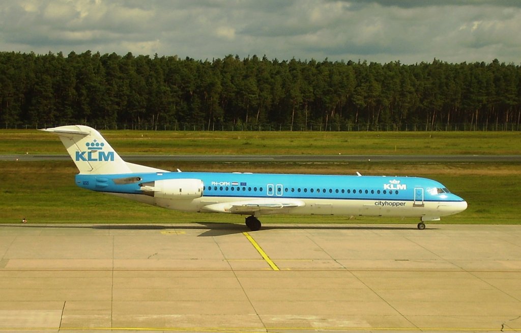 KLM cityhopper
Typ:Fokker 100
Flughafen:Nrnberg NUE
Kennung:PH-OFM
Datum:12.9.2011