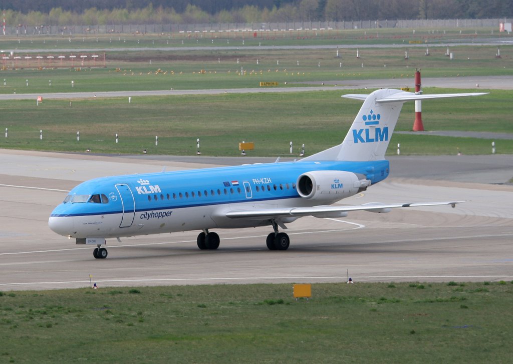 KLM-Ciyhopper Fokker 70 PH-KZH bei der Ankunft in Berlin-Tegel am 16.04.2011