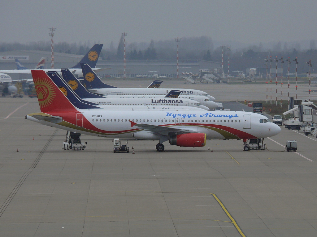Kyrgyz Airways; EY-621; Airbus A320-231. Flughafen Dsseldorf. 19.02.2011.