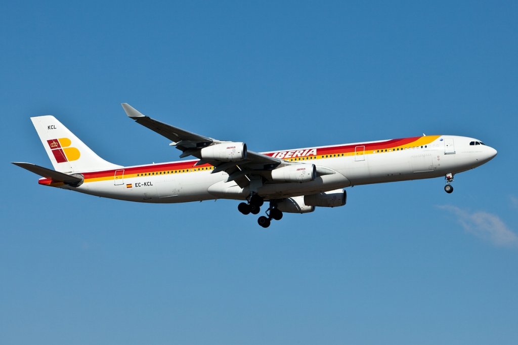 Landung A340/Iberia/Frankfurt/Fra/07.03.2010.  