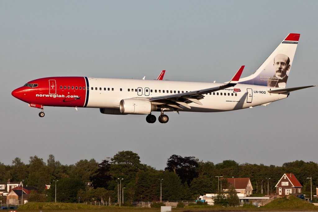 Landung B737/Norwegian/Schiphol/Amsterdam/AMS/4.06.2010  