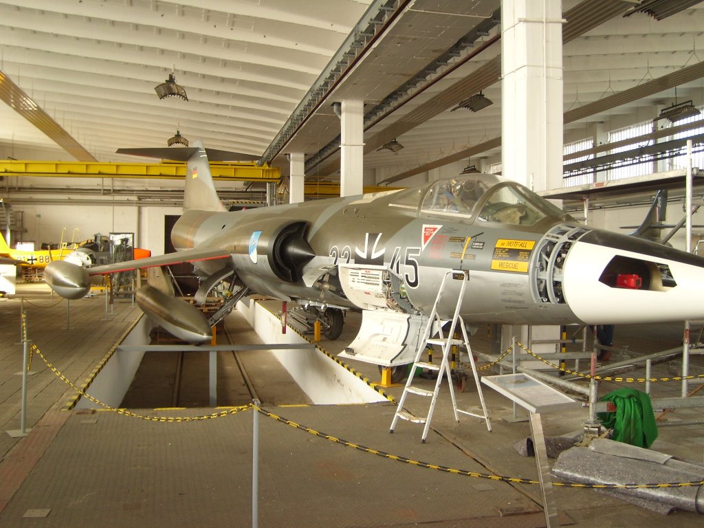 Lockheed F-104 G  - Starfighter -
aufgenommen am 17.3.12 auf dem Ausstellungsgelnde in Wernigerode