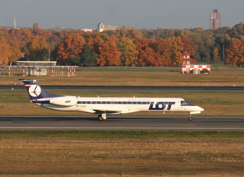 Lot Embraer ERJ 145 SP-LGH beim Start in Berlin-Tegel am 31.10.2009