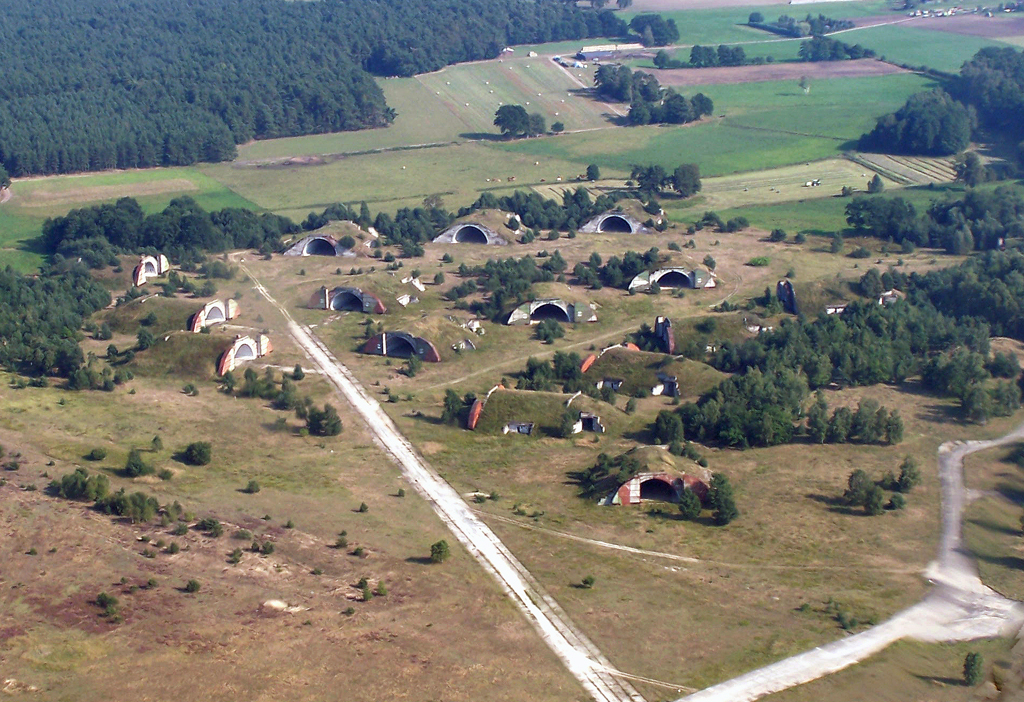 Luftaufnahme ehemaliger Shelter am geschlossenen Militrflugplatz Wittstock - 30.08.2012