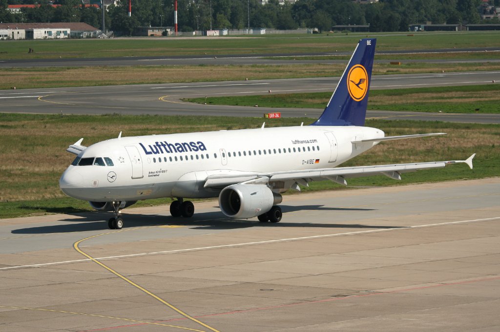 Lufthansa A 319-112 D-AIBE  Schnefeld  bei der Ankunft in Berlin-Tegel am 02.08.2011