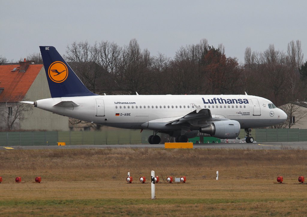 Lufthansa A 319-112 D-AIBE  Schnefeld  kurz vor dem Start in Berlin-Tegel am 03.03.2013