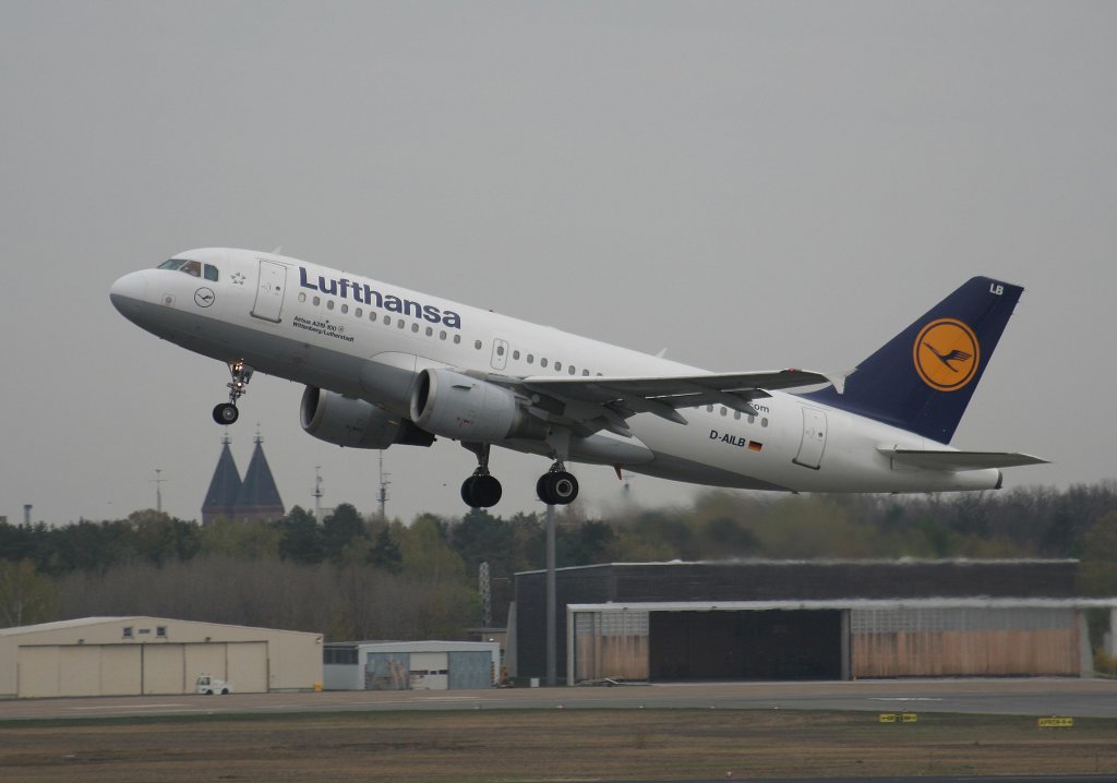 Lufthansa A 319-114 D-AILB  Wittenberg/Lutherstadt  beim Start in Berlin-Tegel am 24.04.2010