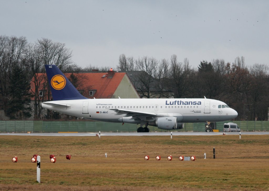 Lufthansa A 319-114 D-AILC  Rsselsheim  kurz vor dem Start in Berlin-Tegel am 19.02.2012
