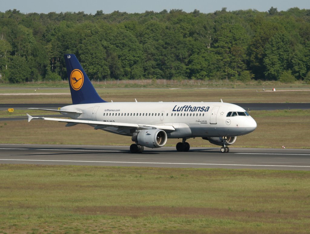 Lufthansa A 319-114 D-AILD  Dinkelsbhl  beim Start in Berlin-Tegel am 08.05.2011