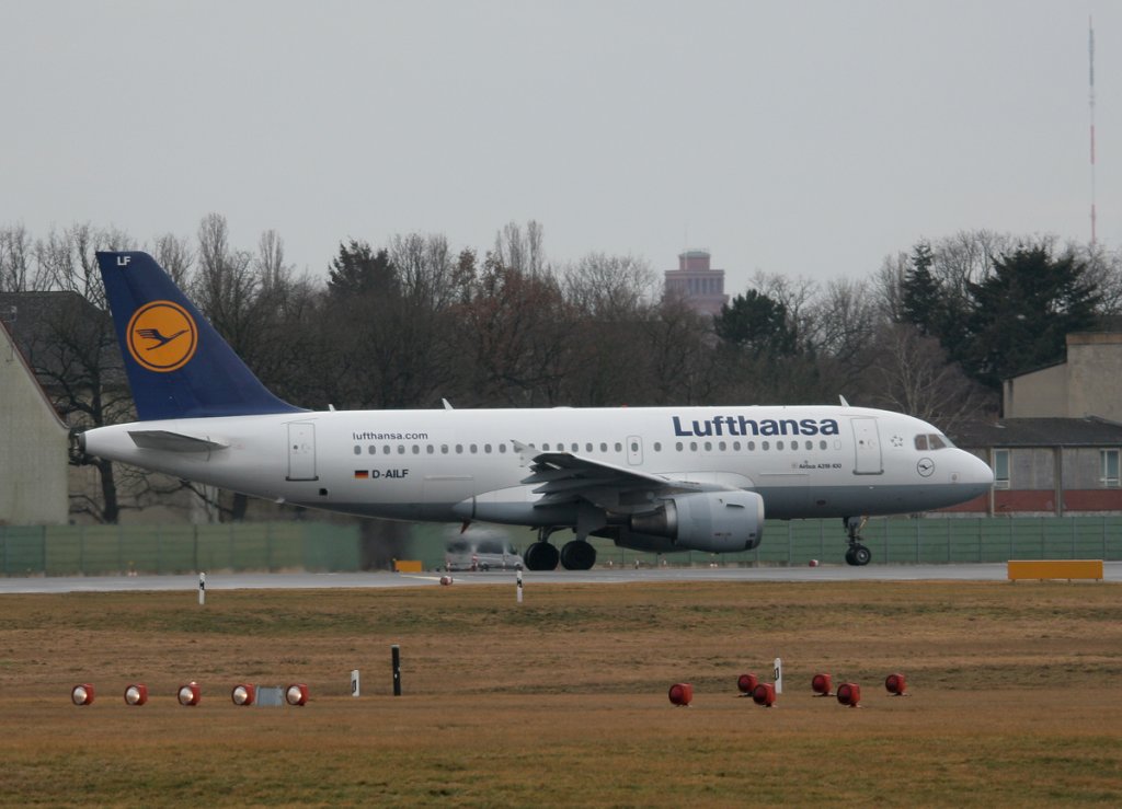 Lufthansa A 319-114 D-AILF kurz vor dem Start in Berlin-Tegel am 19.02.2012