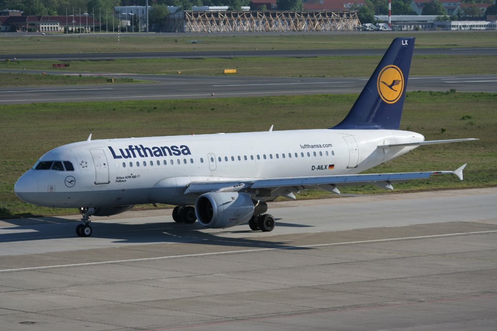 Lufthansa A 319-114 D-AILX  Fellbach  bei der Ankunft in Berlin-Tegel am 01.05.2011