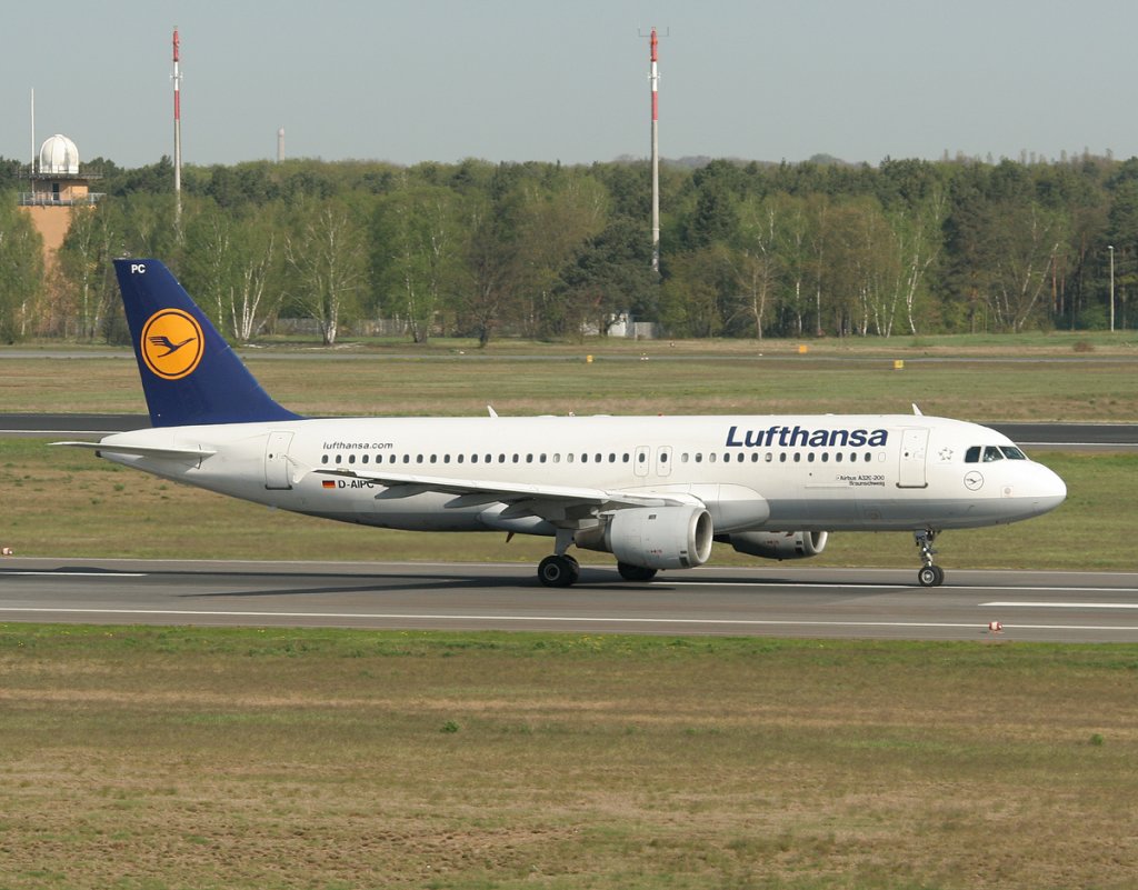 Lufthansa A 320-211 D-AIPC  Braunschweig  beim Start in Berlin-Tegel am 28.04.2012