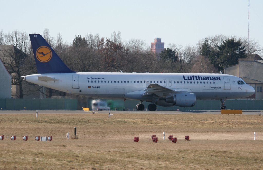 Lufthansa A 320-211 D-AIPF  Deggendorf  am 06.03.2011 auf dem Flughafen Berlin-Tegel