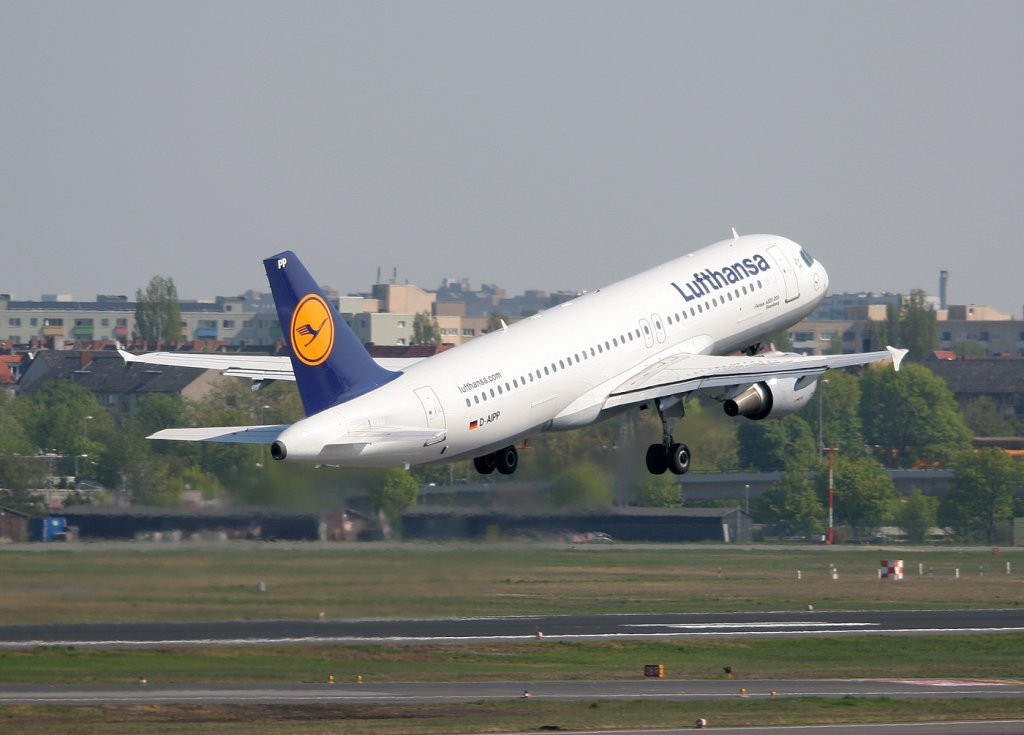 Lufthansa A 320-211 D-AIPP  Starnberg  beim Start in Berlin-Tegel am 21.04.2011