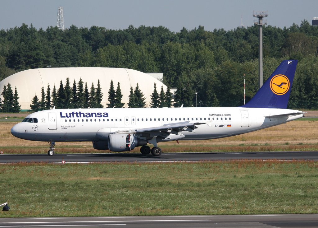 Lufthansa A 320-211 D-AIPT  Cottbus  nach der Landung in Berlin-Tegel am 21.08.2010