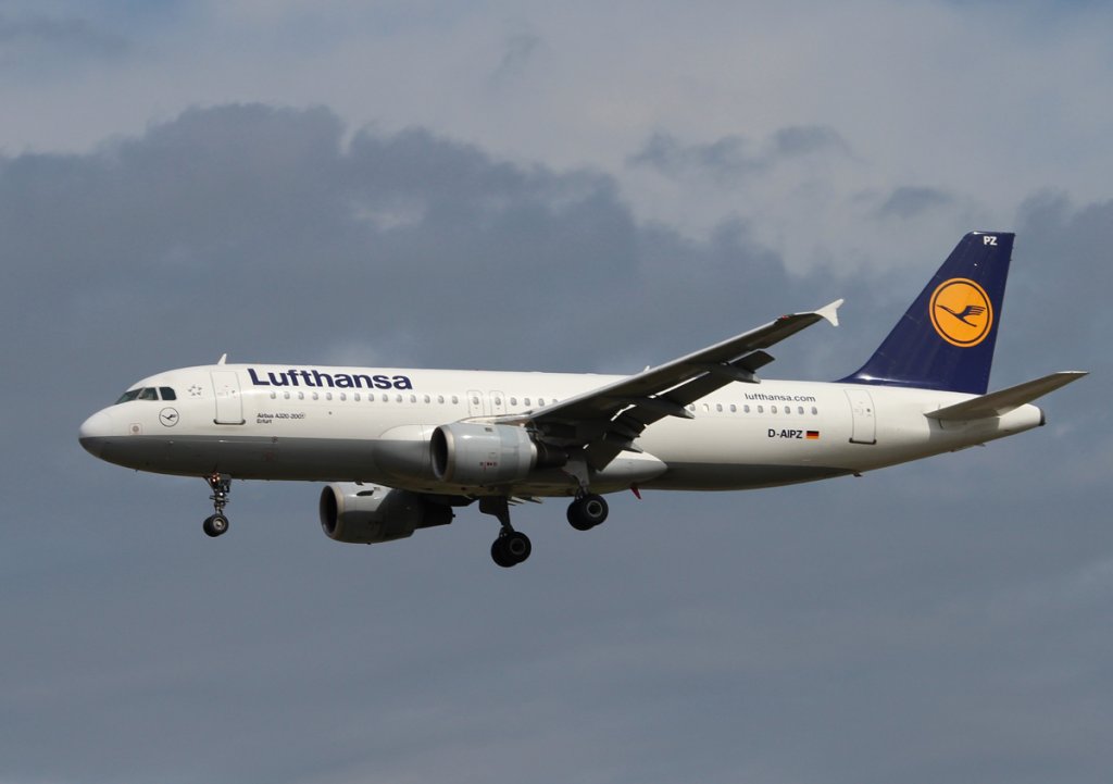 Lufthansa A 320-211 D-AIPZ  Erfurt  bei der Landung in Frankfurt am Main am 16.08.2012