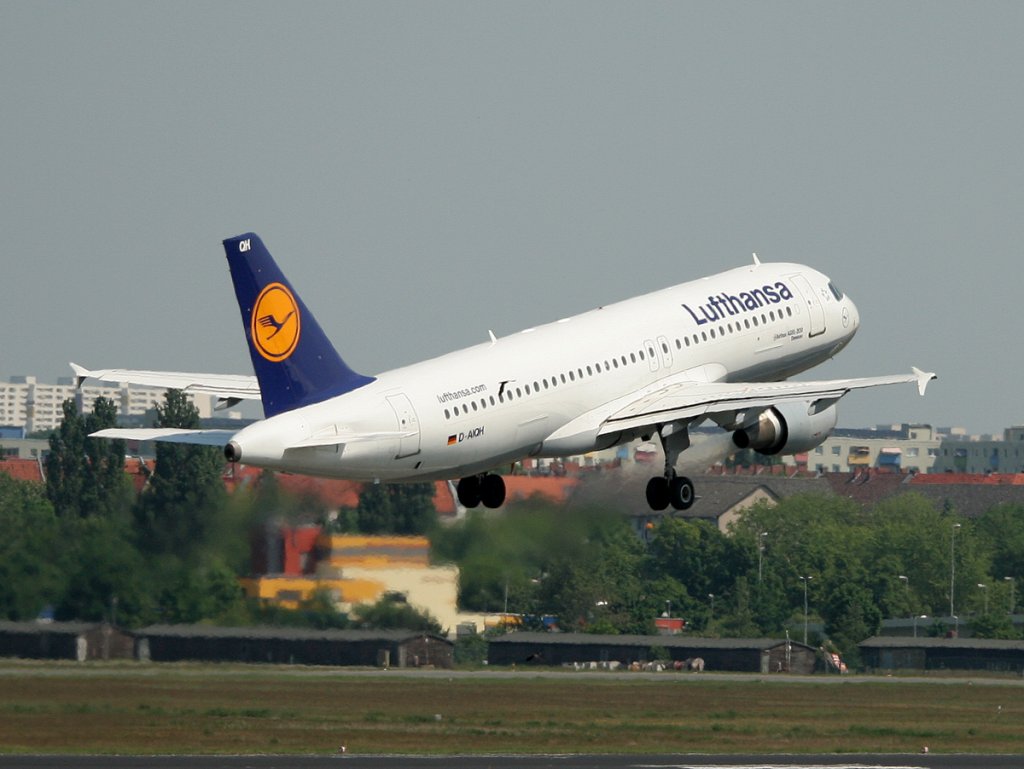 Lufthansa A 320-211 D-AIQH  Dessau  beim Start in Berlin-Tegel am 22.05.2012