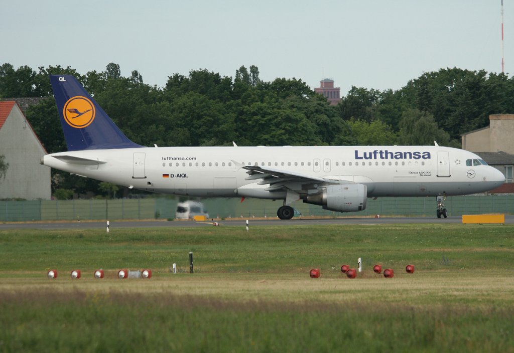 Lufthansa A 320-211 D-AIQL  Stralsund  kurz vor dem Start in Berlin-Tegel am 09.06.2012
