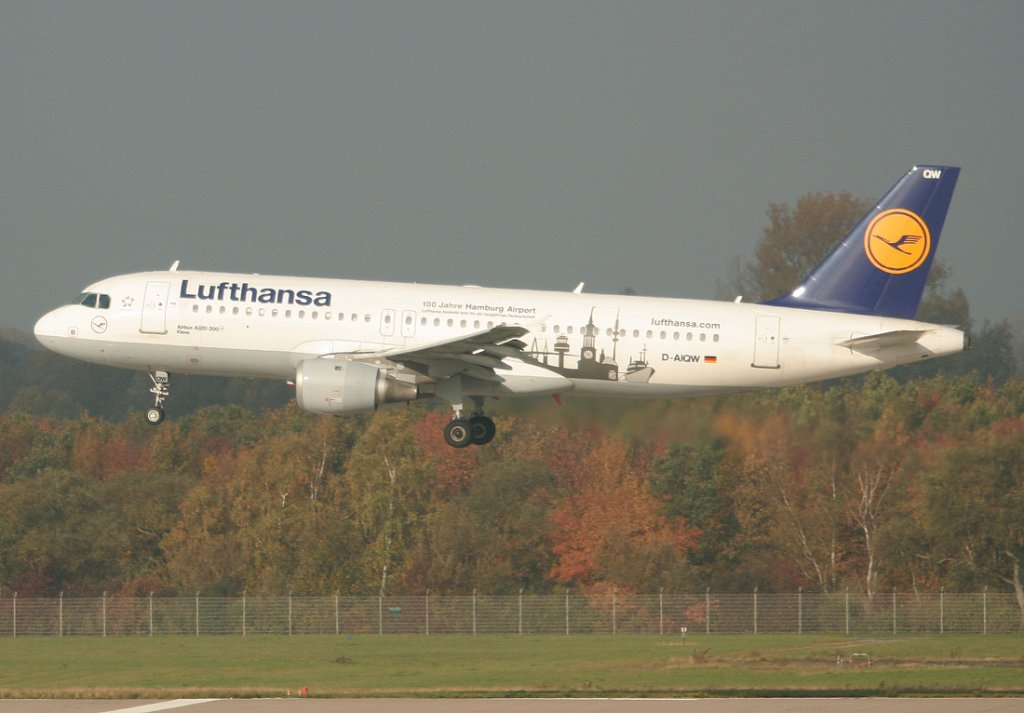 Lufthansa A 320-211 D-AIQW  Kleve ;  100 Jahre Hamburg Airport  kurz vor der Landung in Dsseldorf am 31.10.2011