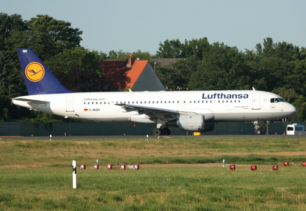 Lufthansa A 320-214 D-AIQH  Dessau  kurz vor dem Start in Berlin-Tegel am 02.06.2011