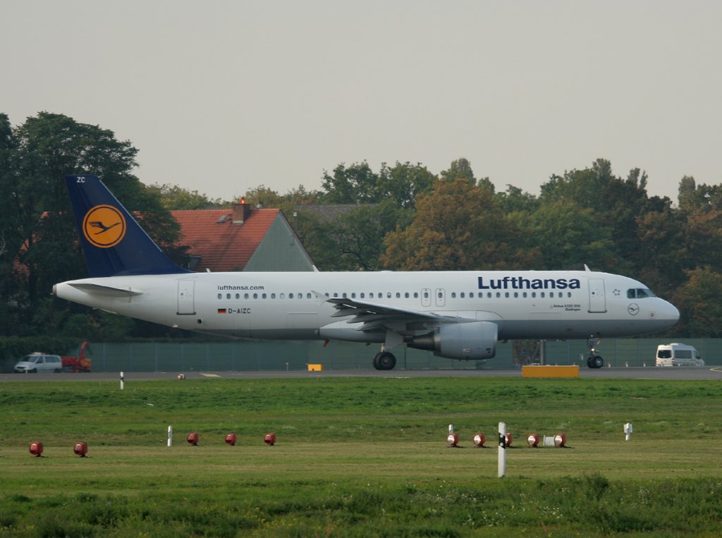 Lufthansa A 320-214 D-AIZC  Bdingen  kurz vor dem Start in Berlin-Tegel am 04.10.2011