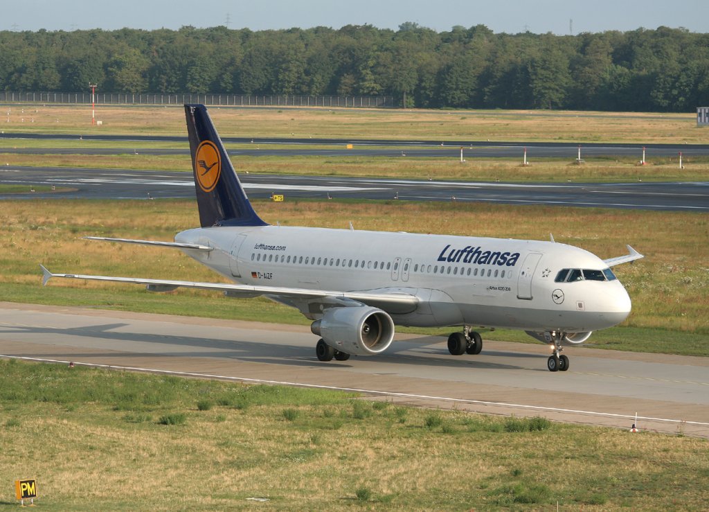 Lufthansa A 320-214 D-AIZF bei der Ankunft in Berlin-Tegel am 25.06.2011
