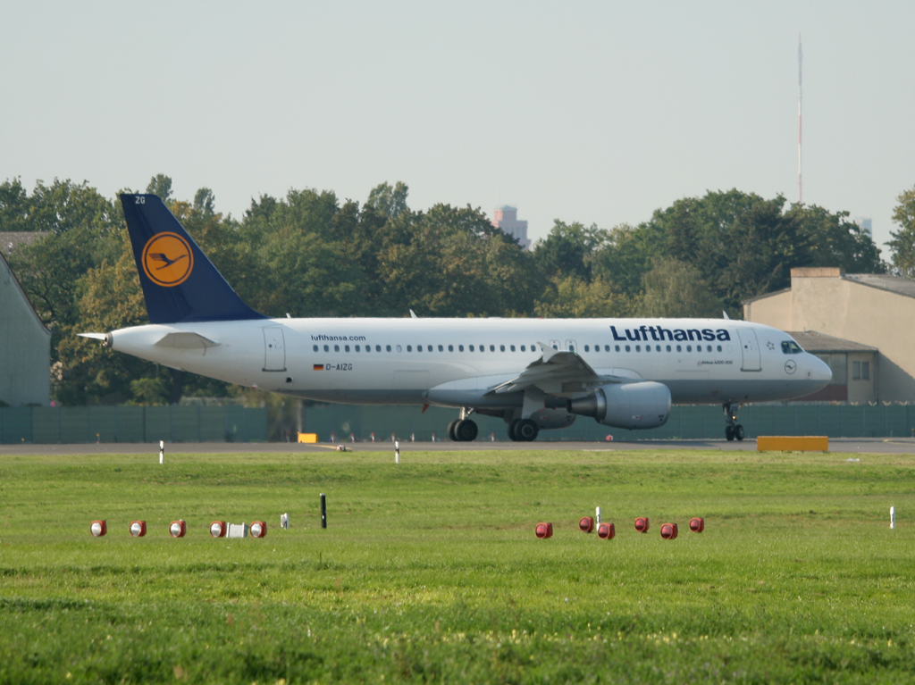 Lufthansa A 320-214 D-AIZG kurz vor dem Start in Berlin-Tegel am 17.09.2011