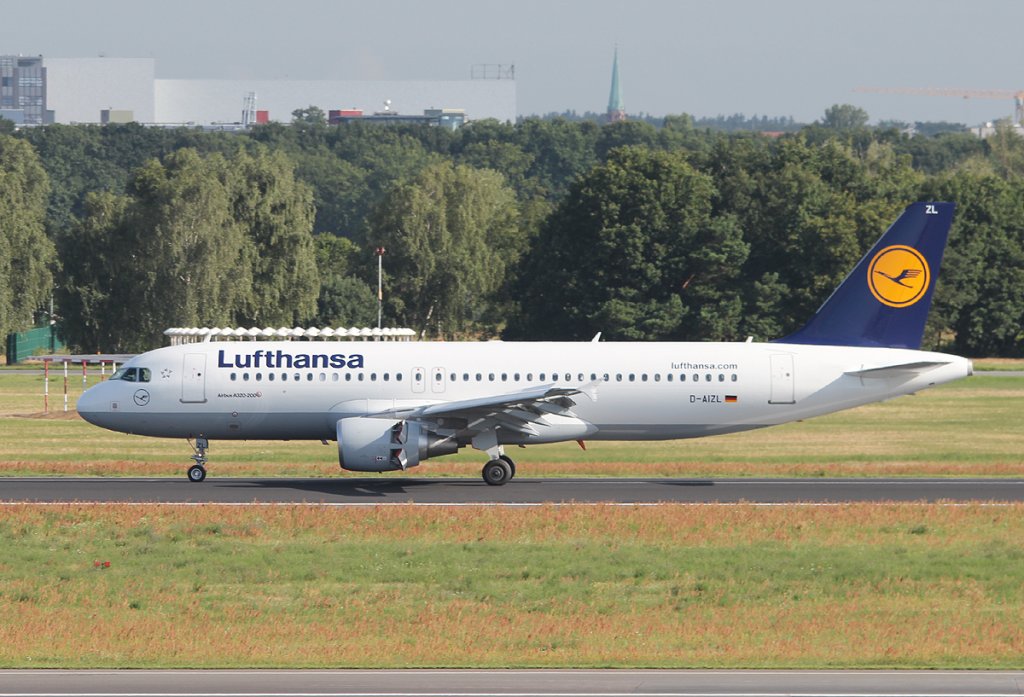 Lufthansa A 320-214 D-AIZL nach der Landung in Berlin-Tegel am 21.07.2012
