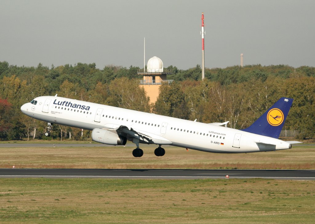 Lufthansa A 321-131 D-AIRD  Coburg  beim Start in Berlin-Tegel am 15.
10.2011