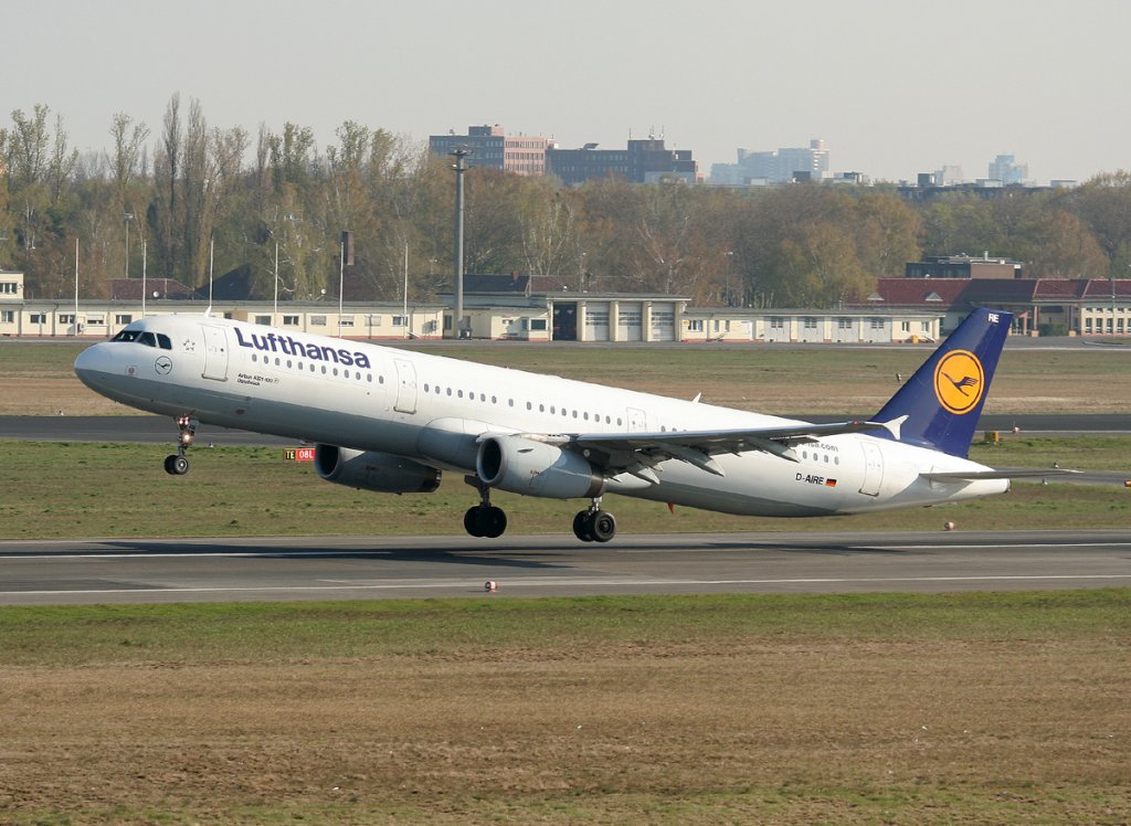 Lufthansa A 321-131 D-AIRE  Osnabrck  beim Start in Berlin-Tegel am 21.04.2012