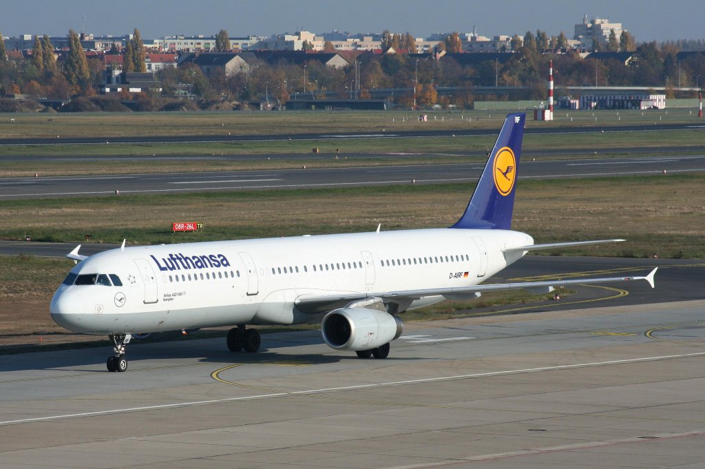 Lufthansa A 321-131 D-AIRF   Kempten   am 31.10.2009 bei dr Ankunft auf dem Flughafen Berlin-Tegel