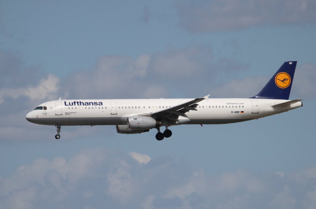 Lufthansa A 321-131 D-AIRF  Kempten  bei der Landung in Frankfurt am Main am 16.08.2012