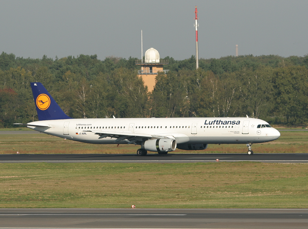 Lufthansa A 321-131 D-AIRL  Kulmbach  nach der Landung in Berlin-Tegel am 25.09.2011