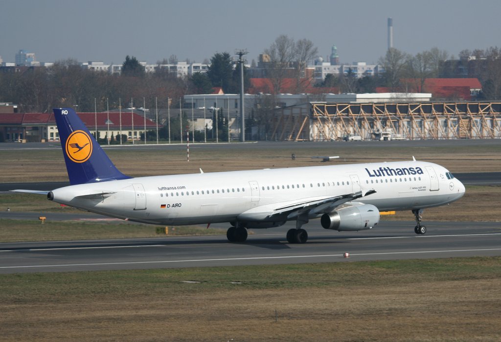 Lufthansa A 321-131 D-AIRO  Konstanz  beim Start in Berlin-Tegel am 03.04.2011