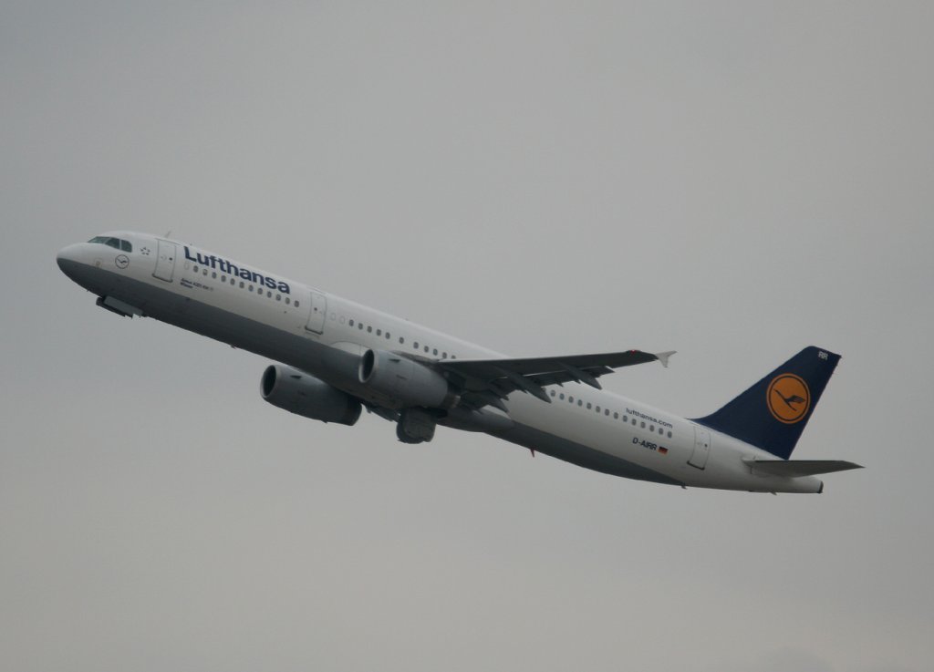 Lufthansa A 321-131 D-AIRR  Wismar  beim Start in Mnchen an einem sehr trben 10.03.2011