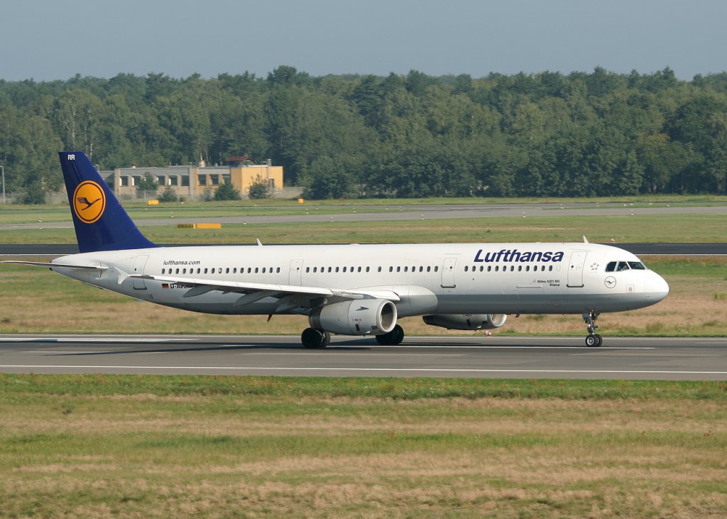Lufthansa A 321-131 D-AIRR  Wismar  beim Start in Berlin-Tegel am 02.08.2011