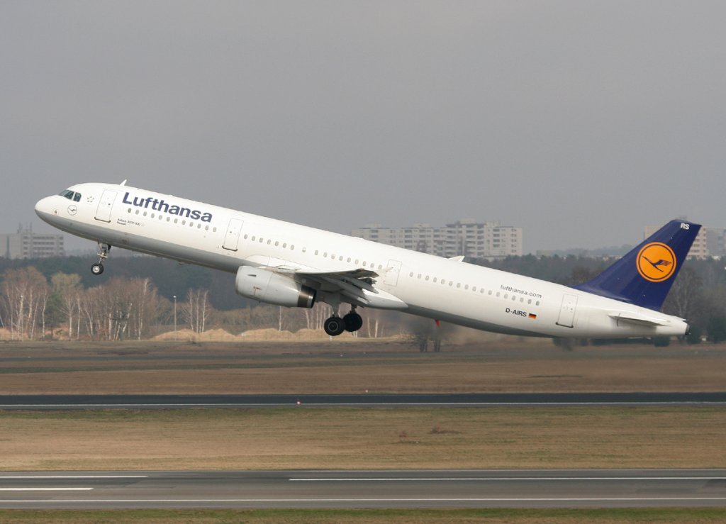 Lufthansa A 321-131 D-AIRS  Husum  beim Start in Berlin-Tegel am 25.03.2012