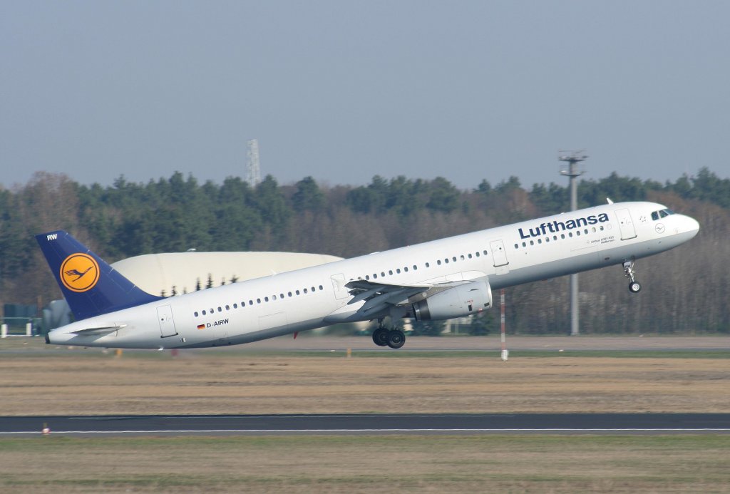 Lufthansa A 321-131 D-AIRW  Heilbronn  am 03.04.2010 beim Start in Berlin-Tegel