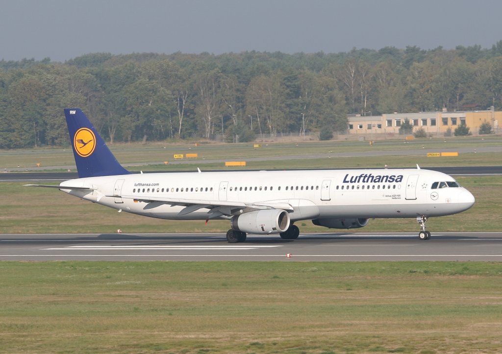 Lufthansa A 321-131 D-AIRW  Heilbronn  beim Start in Berlin-Tegel am 09.10.2010